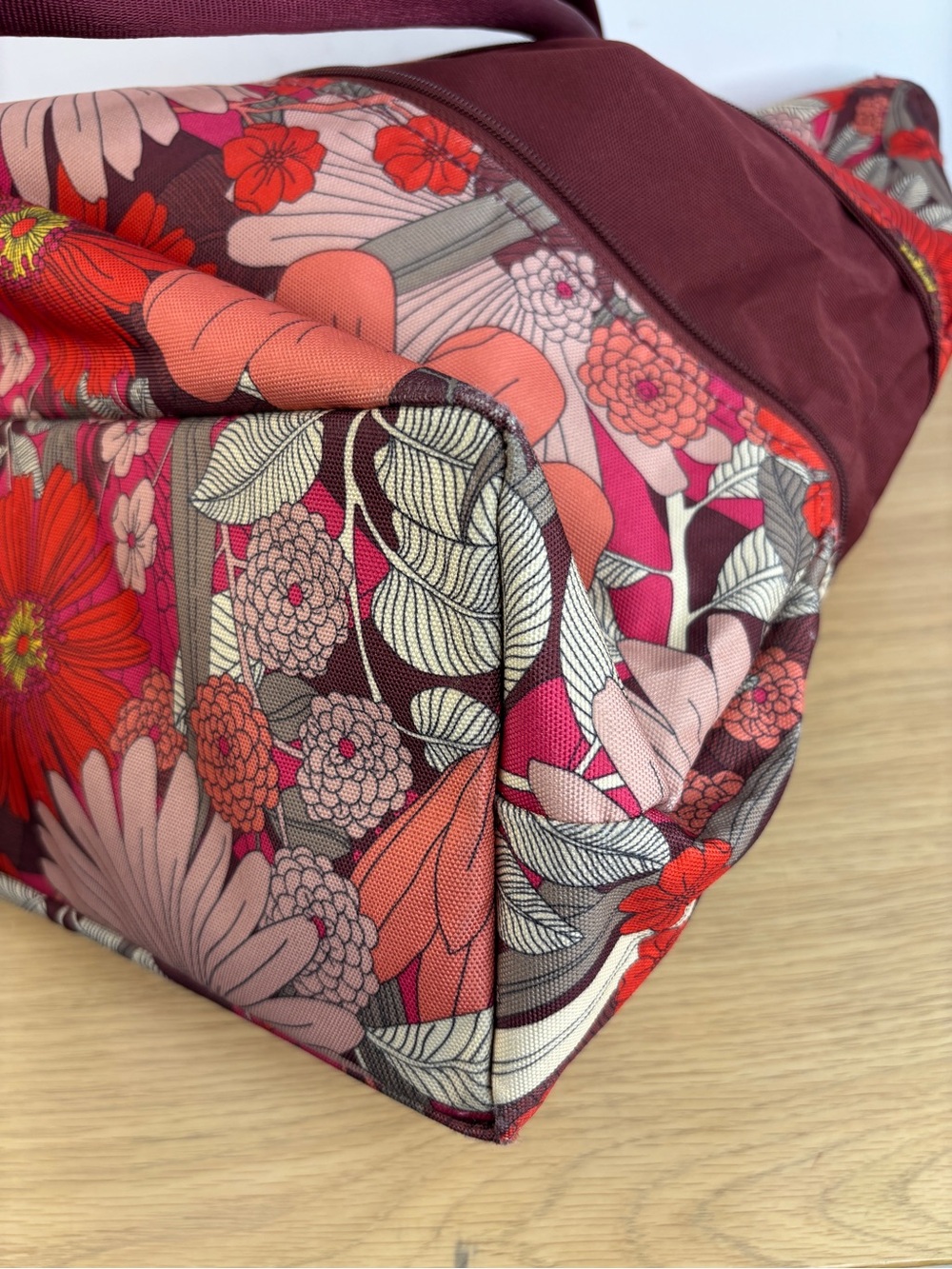 Retired Large Vera Bradley Red Lighten Up Floral Expandable Travel Tote - Picture 10 of 13